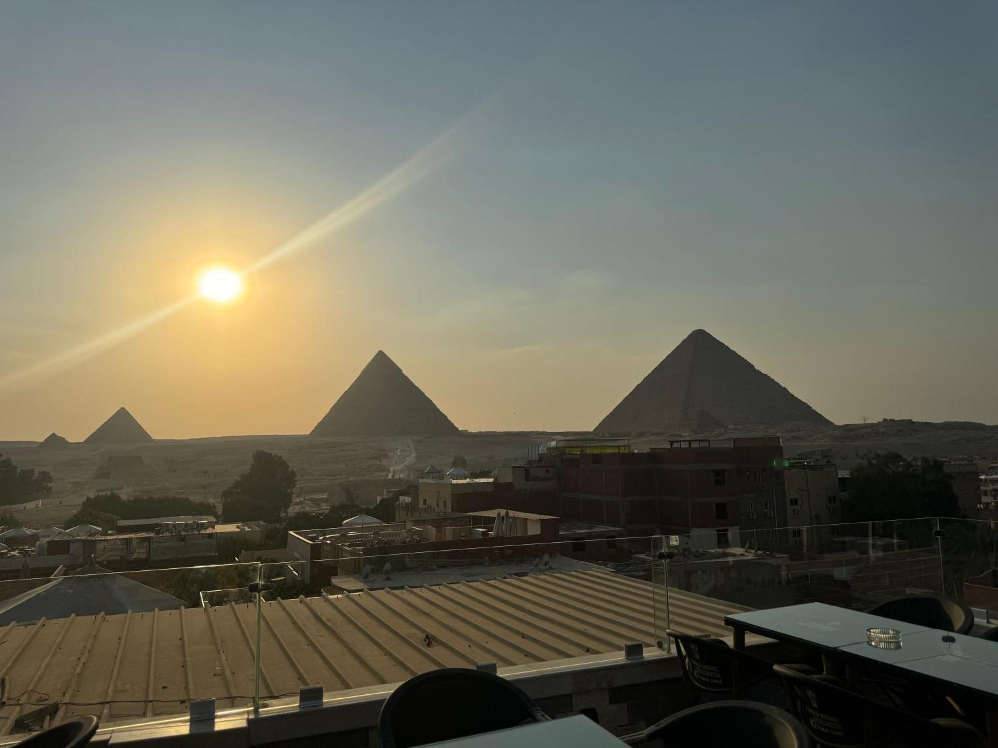 Pyramids And Sphinx Hotel Kafret el-Gabal Kültér fotó