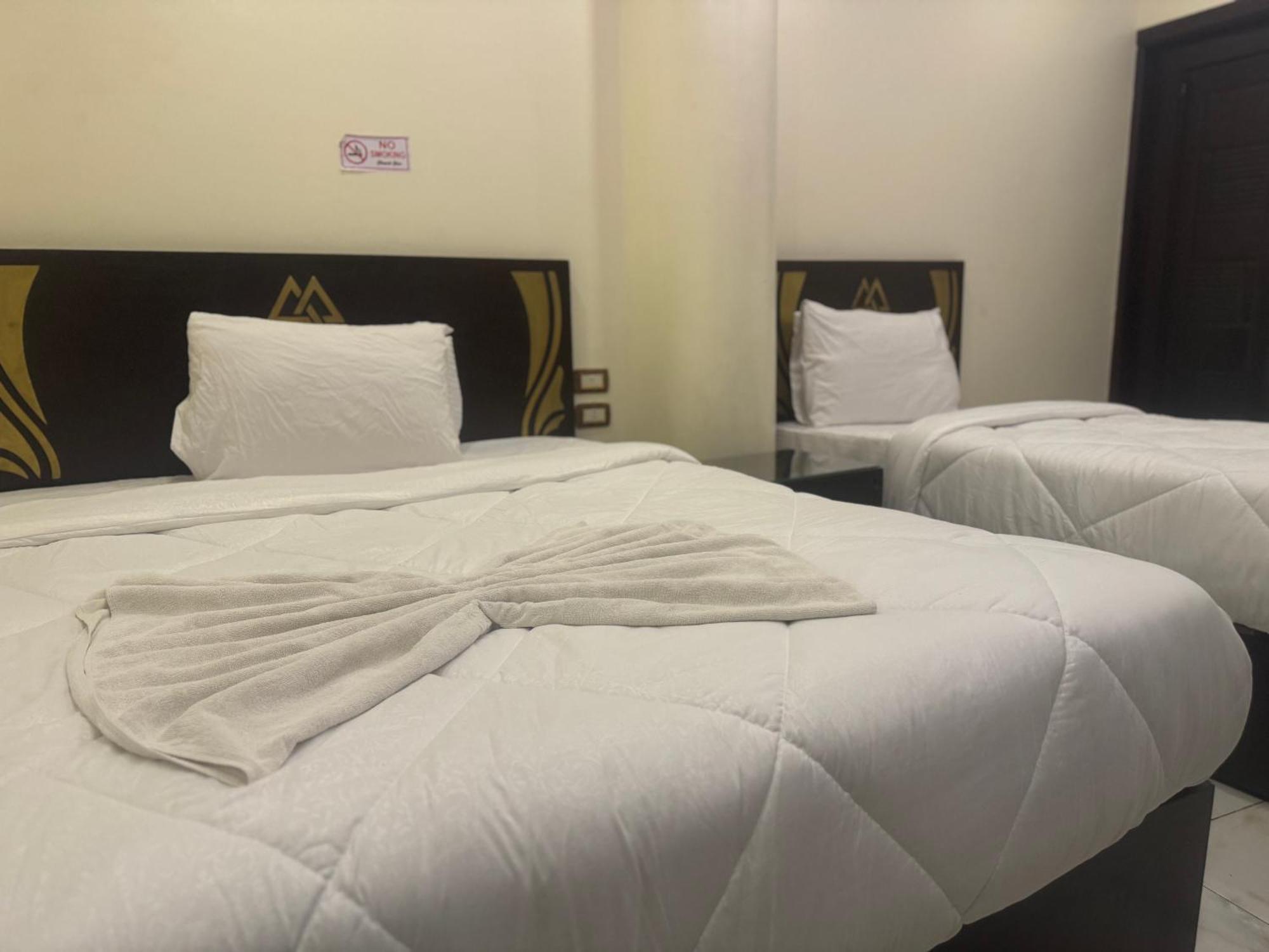Pyramids And Sphinx Hotel Kafret el-Gabal Kültér fotó